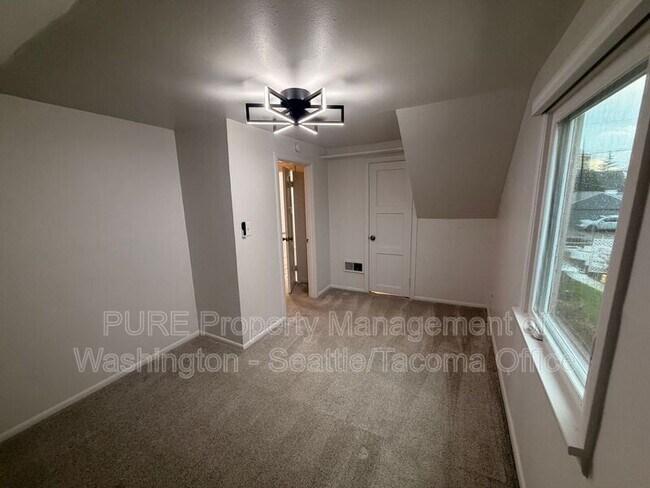 Building Photo - 3136 S 18th St