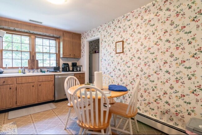 Building Photo - 76 Bay Rd