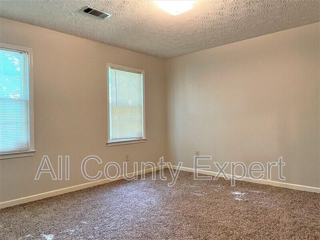 Building Photo - 2470 Valentines Ct