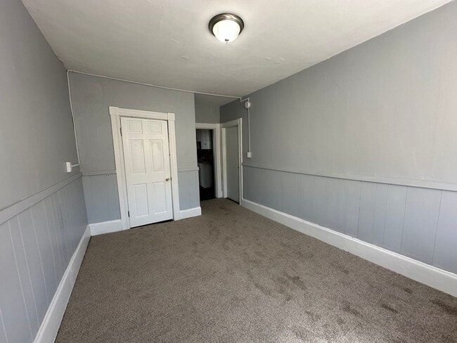 Building Photo - Third Floor ALL INCLUSIVE Studio in Downtown Manchester, NH, $1350/month