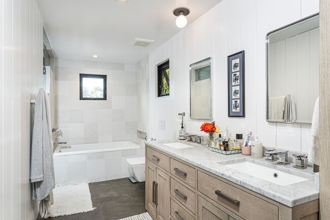 Building Photo - Coronado Beach House
