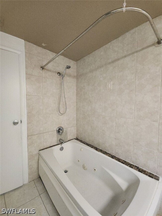 Building Photo - 4619 Chippendale Dr