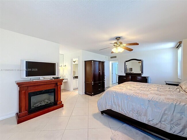 Building Photo - 1890 S Ocean Dr