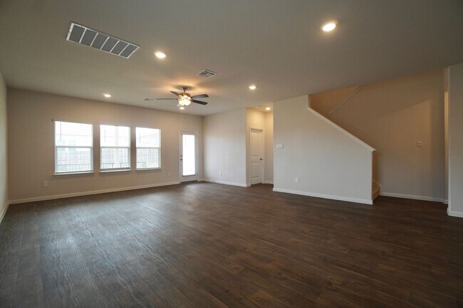 Building Photo - 115 Bethpage Dr