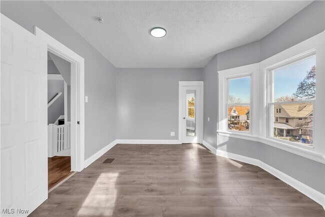 Building Photo - 3138 W 101st St