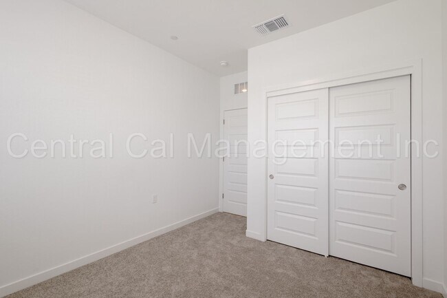 Building Photo - 4 Bedroom/2 Bath Home with Paid Solar in the Southwest - $2650 Per Month!