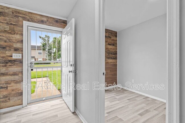 Building Photo - 1579 Darren Cir