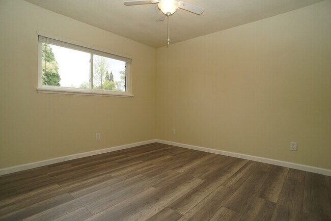 Building Photo - Beautifully remodeled halfplex in desirable Granite Bay!