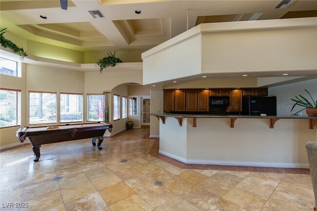 Building Photo - 950 Seven Hills Dr