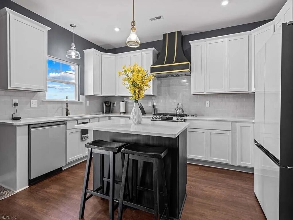 Kitchen - 187 Peck Ln