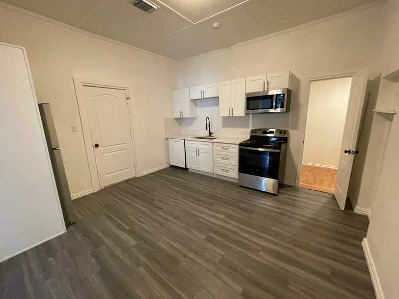 Building Photo - 5332 Lindsley Ave