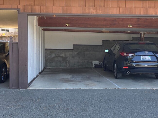 Building Photo - Well maintained 2 bed/1 bath unit in heart of Walnut Creek