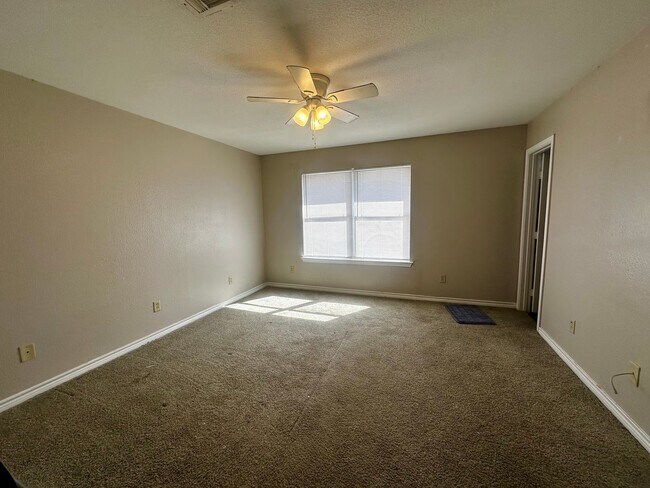 Building Photo - 2527 Pascal Ct