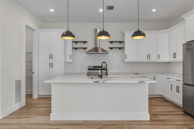 Building Photo - Luxurious 3 Bedroom Condo with Spacious Layout and Prime Location in Tampa, FL!