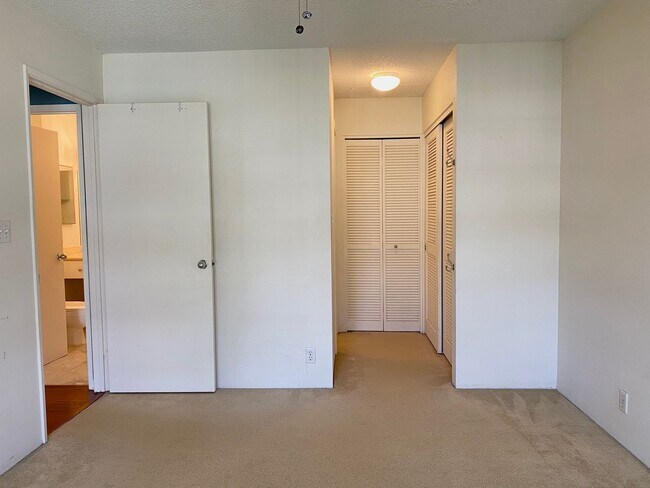 Building Photo - Beautiful 2-bedroom, 1-bath townhouse with 1 assigned parking stall located in a quiet