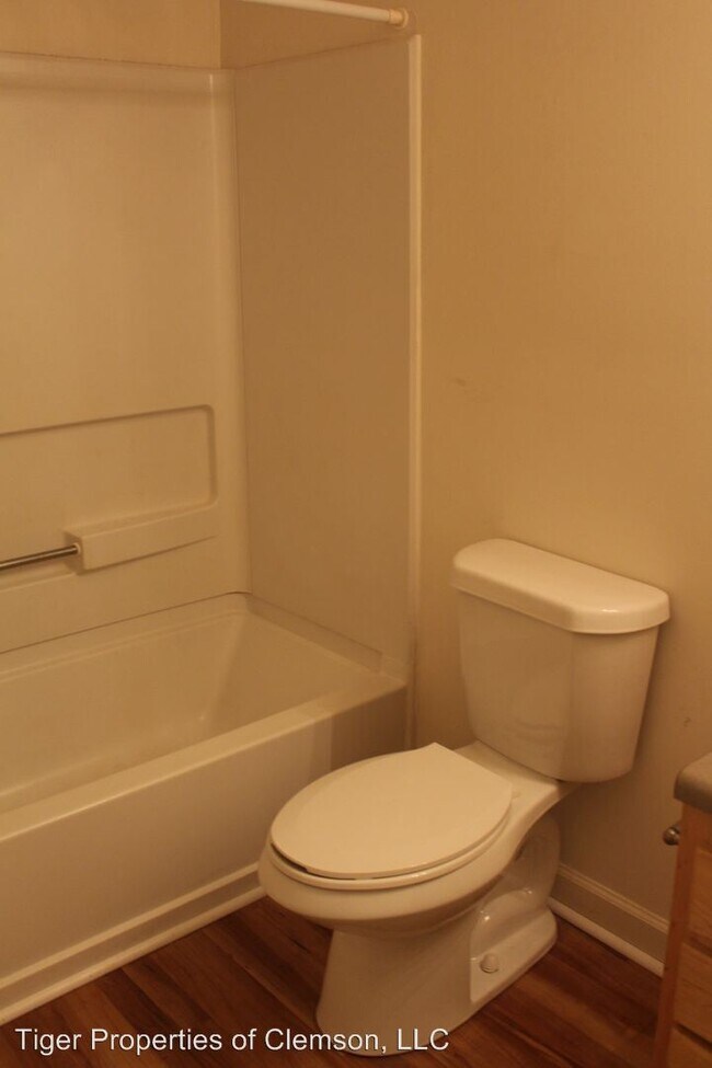 Building Photo - 211 Harts Cove Way