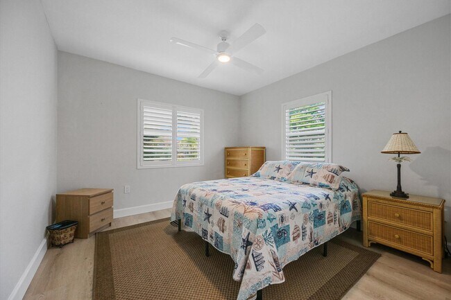 Building Photo - 611 N Palmway
