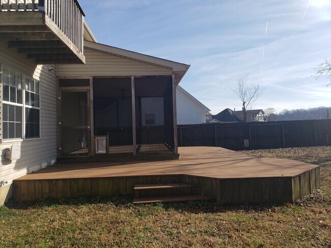 Building Photo - 2180 Riverway Dr