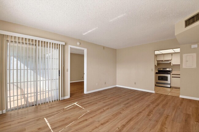 Building Photo - 1620 SE Green Acres Cir