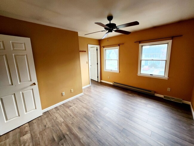 Building Photo - 3 Bedroom 1.5 Bath Available in Elizabethtown!