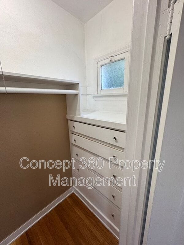 Building Photo - 2727 E De Soto St