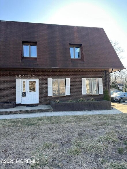 Building Photo - 77 Memorial Pkwy