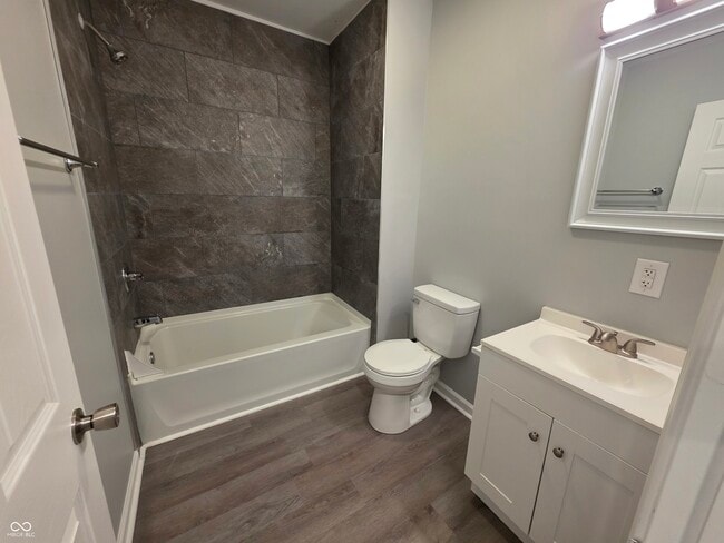 Building Photo - 834 Lasalle St