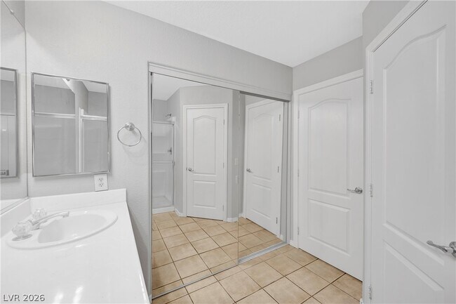 Building Photo - 1009 Black Olive St
