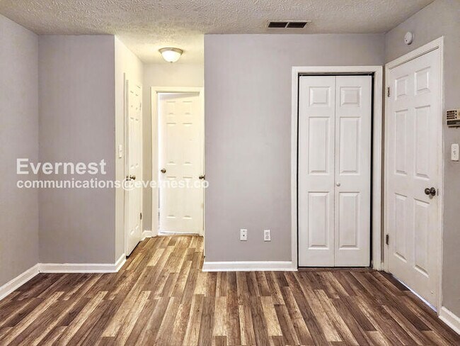 Building Photo - 1942 Cornell Way