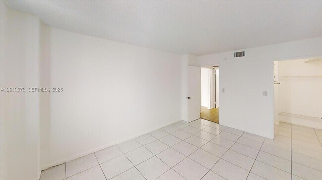 Building Photo - 210 174th St