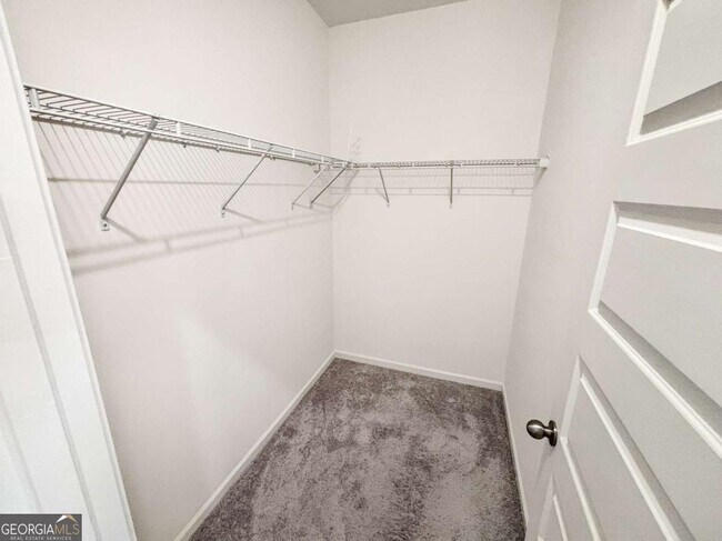 Building Photo - 5784 Silver Lk Dr