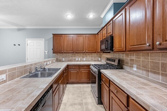 Building Photo - 5228 Larkin St