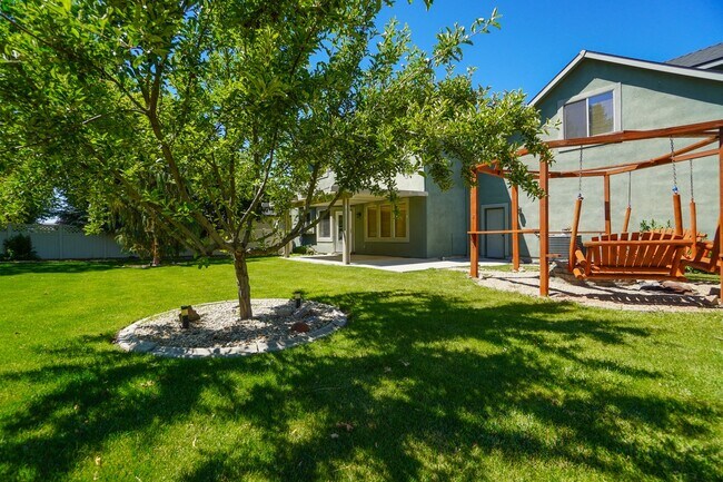Building Photo - 2511 W Teano Dr