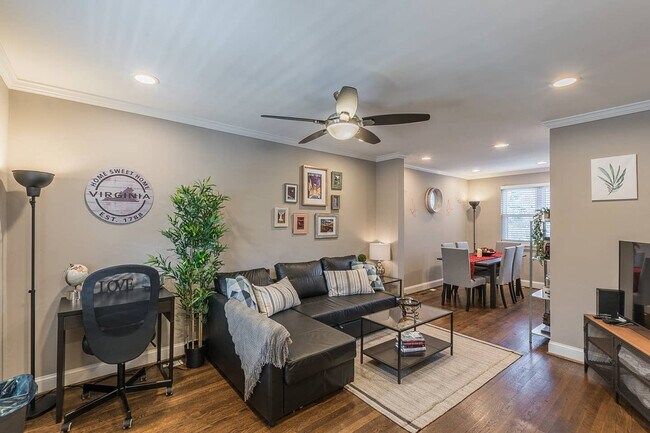 Primary Photo - 3277 Montrose Ave