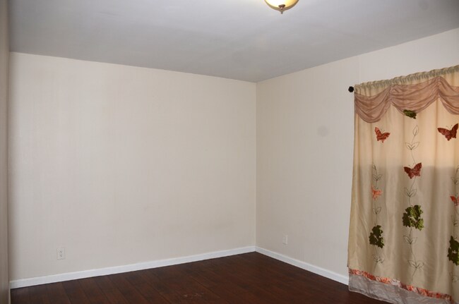 Building Photo - 1218 N Park Western Dr