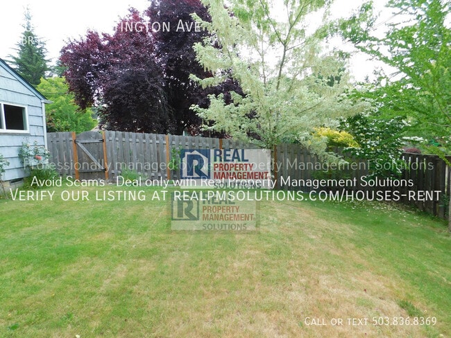 Building Photo - 2045 SW Huntington Ave