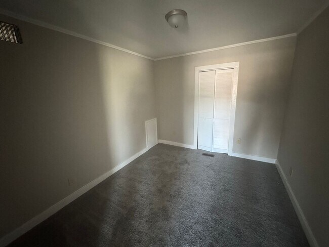 Building Photo - One Month Free Rent with 2 Year Lease! 3 B...
