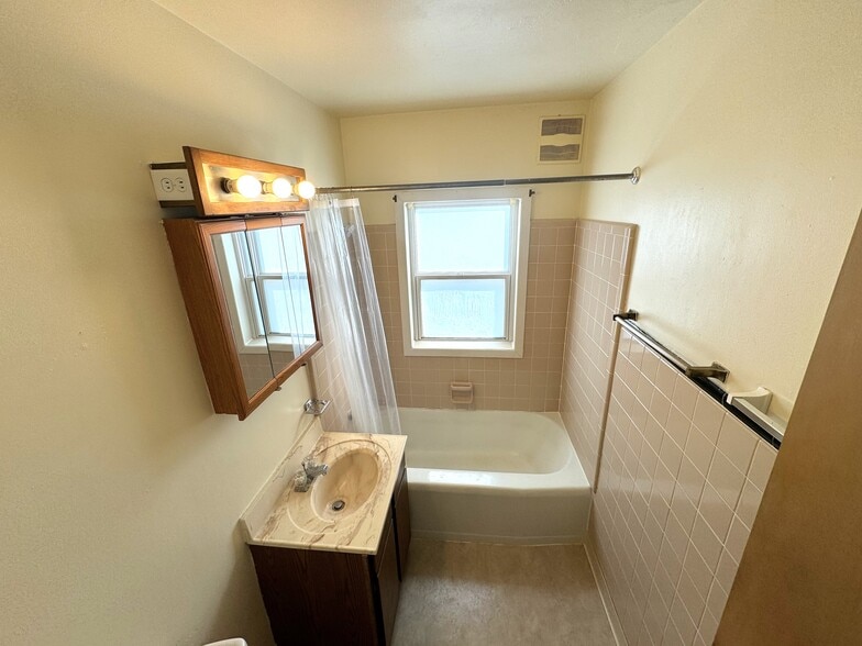 Building Photo - 401 Palomino Ln