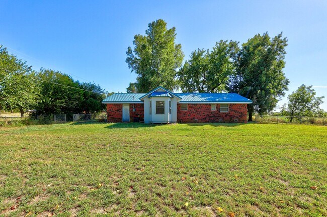 Building Photo - 15375 W Funston St