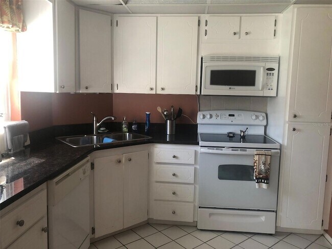 Building Photo - 221 Cedarwood Cir