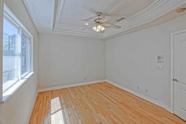 Building Photo - VERY BRIGHT, SPACIOUS & AIRY GOLDEN HILLS ...