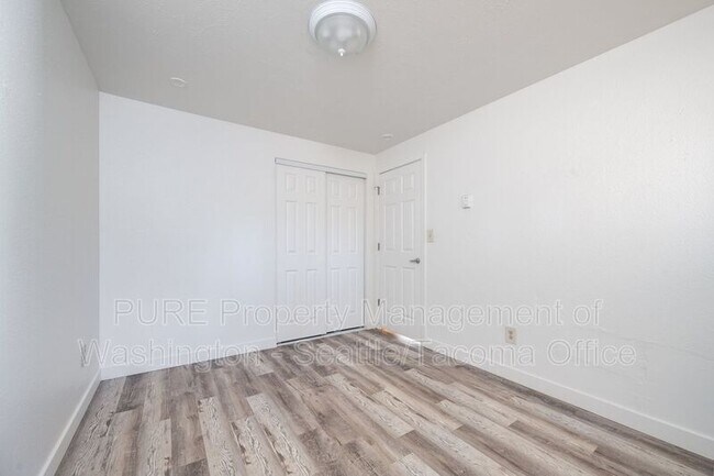 Building Photo - 6417 151st St NW