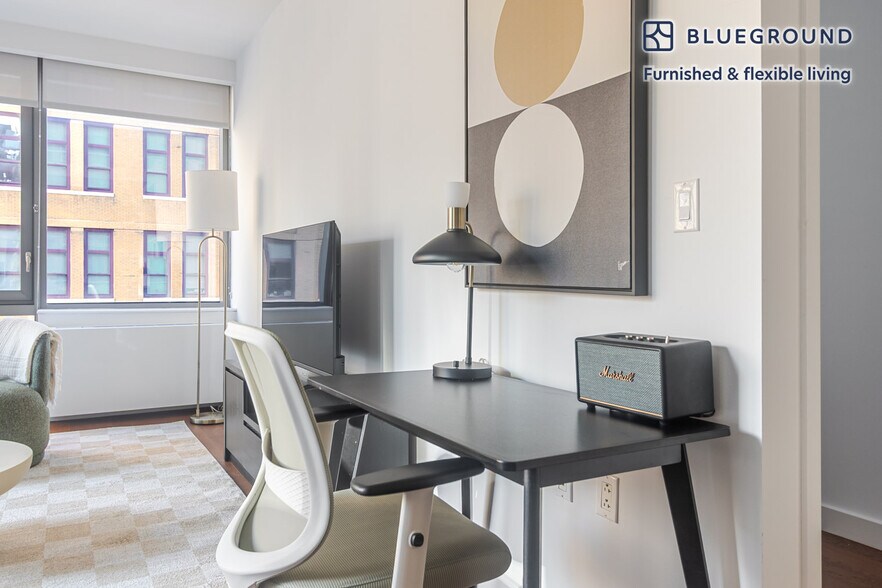 Building Photo - 435 W 31st St