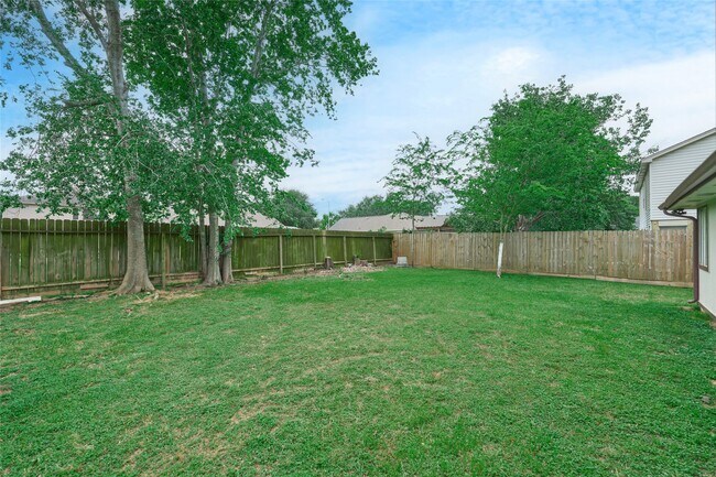 Building Photo - 12307 White River Dr
