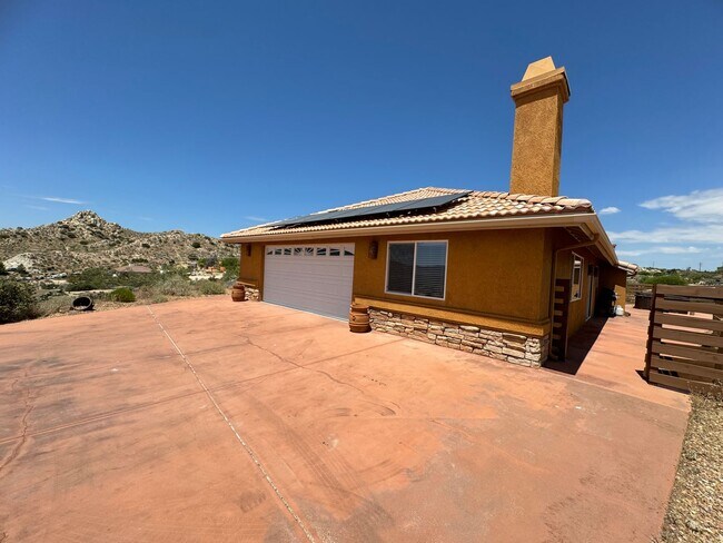 Building Photo - 3Bedroom/2Bathroom Coming soon July 2025!