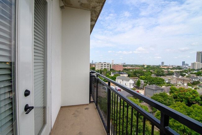 Building Photo - 4204 Greeley St