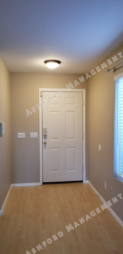 Building Photo - Fabulous 3BR Home with Private Yard + $500...