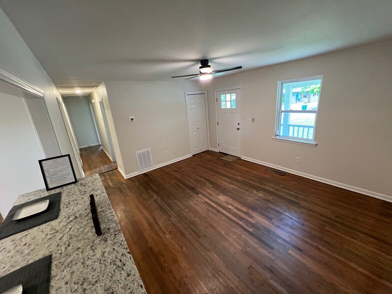 Building Photo - 763 San Fernando Dr
