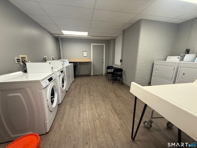 Building Photo - 156 Garfield Ave