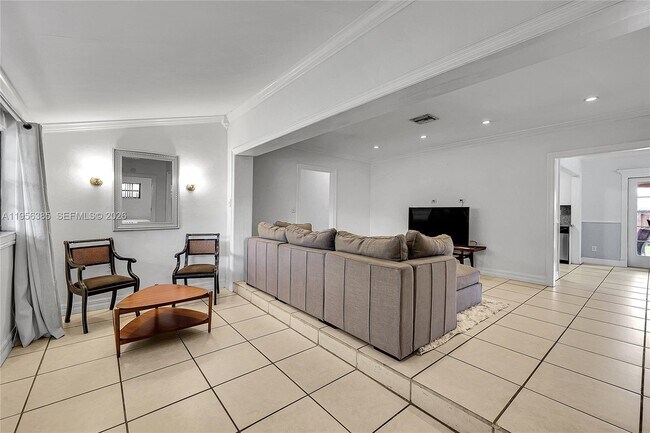 Building Photo - 3614 SW 58th Ave